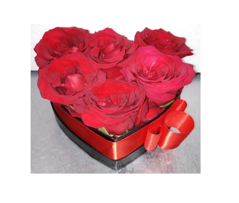 6 Rosas en Caja Corazón 